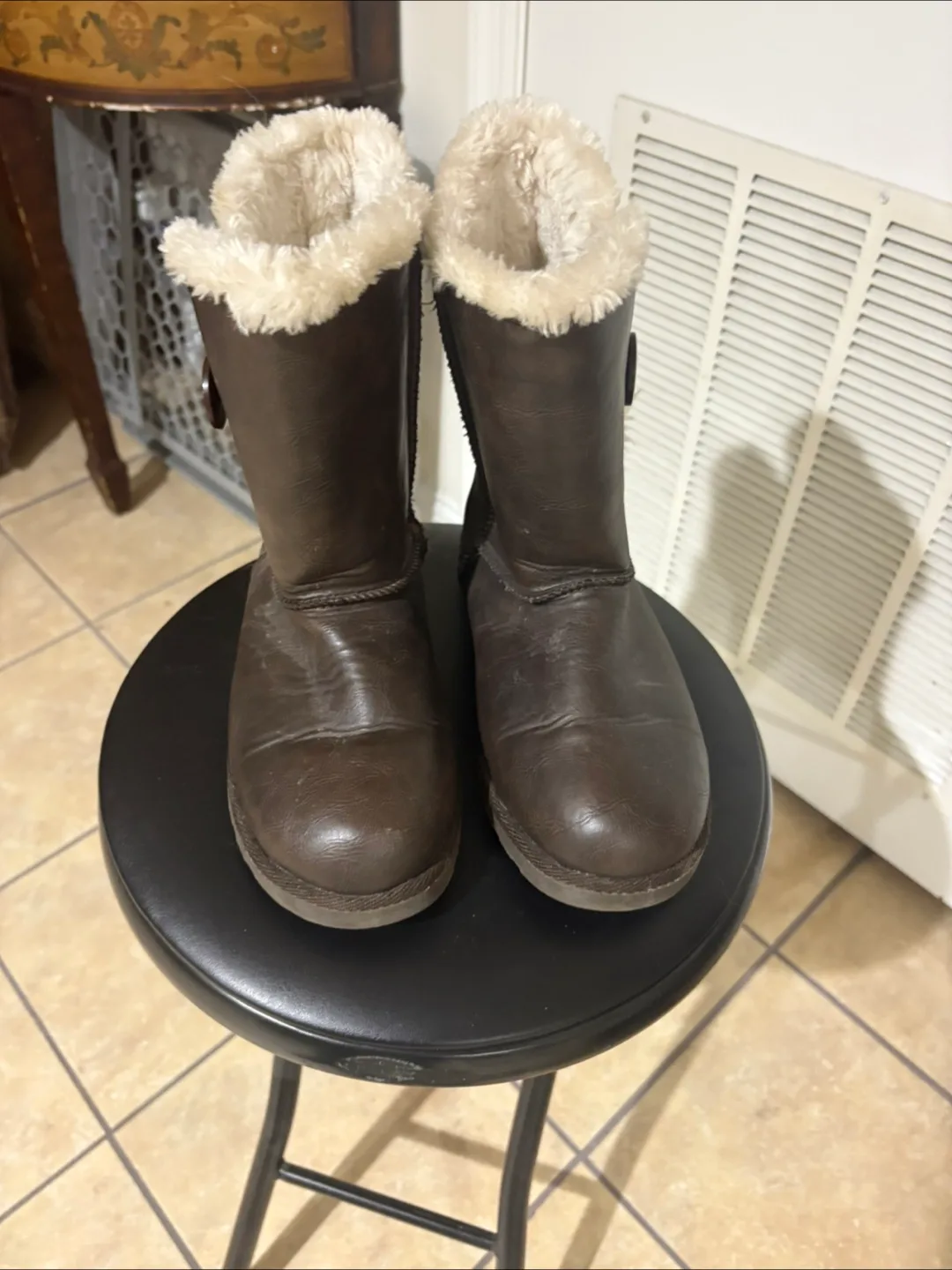 Brown Winter Boots with Fur Lining thumbnail