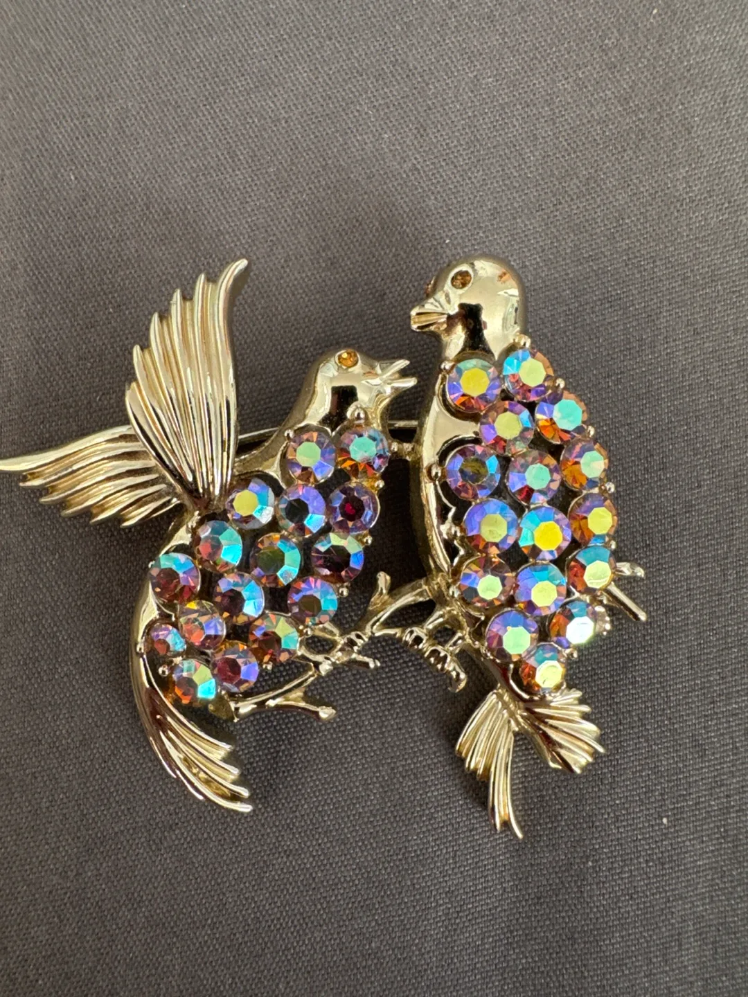Brooch thumbnail