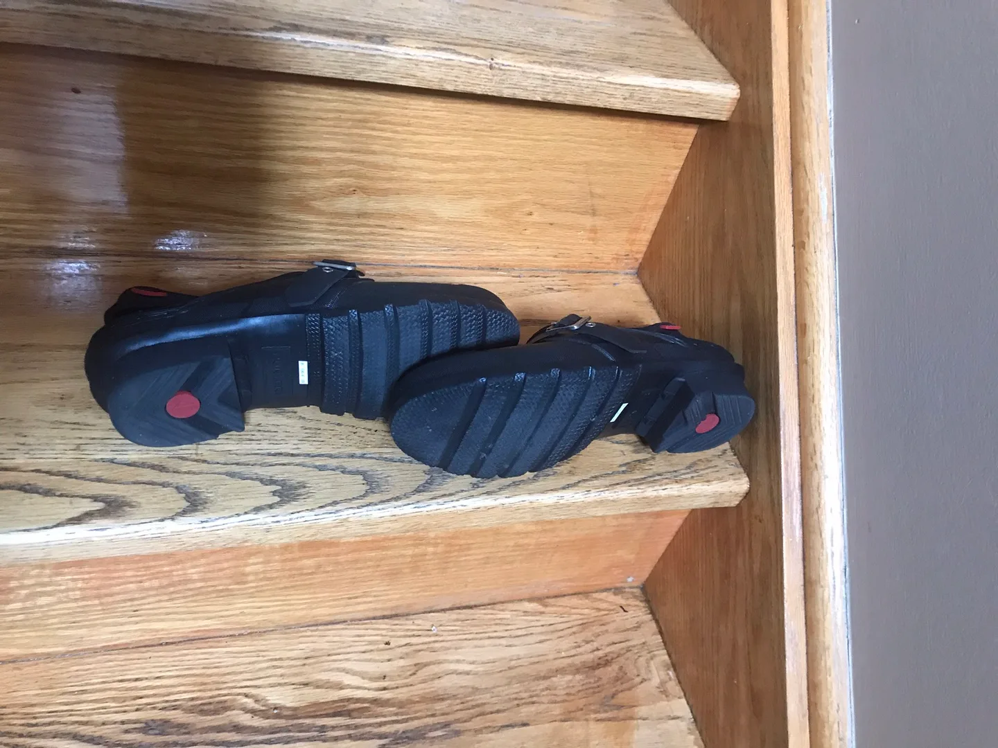 Hunter Garden Clogs - Size 9- Black image indicator(4)