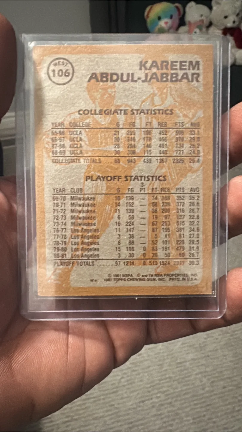 Kareem Abdul-Jabbar Signed Topps Trading Card image indicator(2)