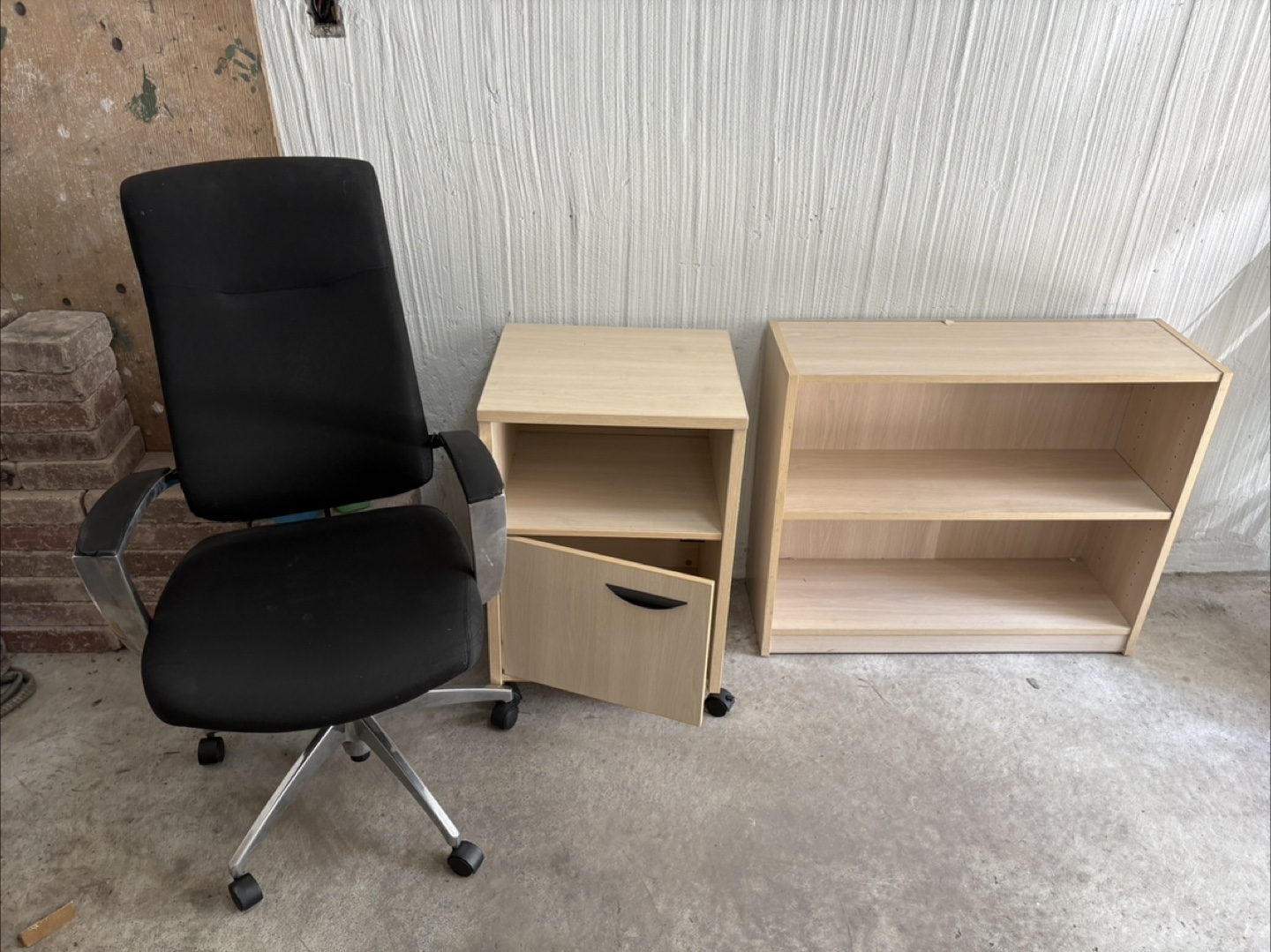 Office Chair and Two Small Shelves - photo 2