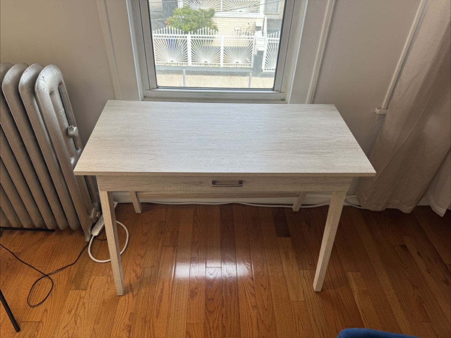 Desk with a modern design