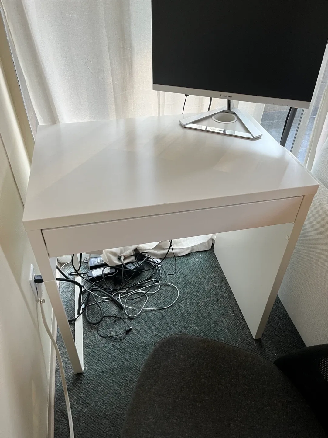 Ikea White Desk thumbnail