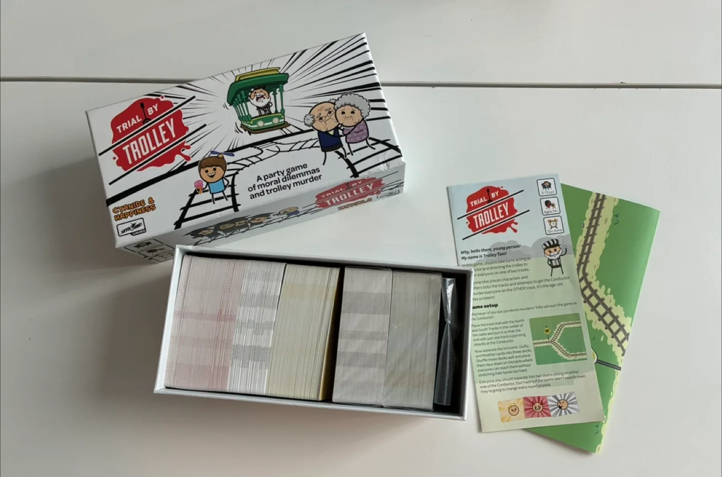 Bundle of 4 party games image indicator(5)