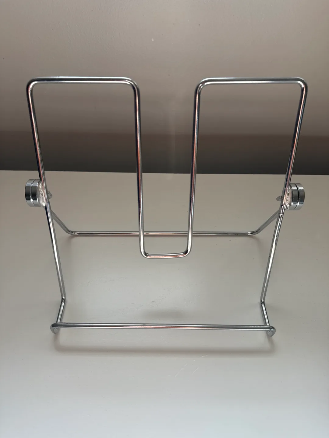 Book or painting, painting stand thumbnail
