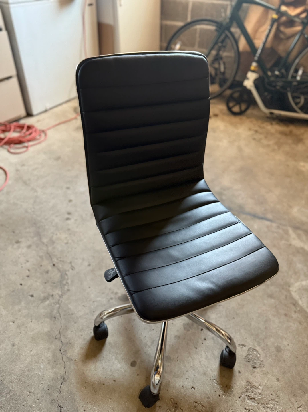 Black Ribbed Office Chair - photo 2