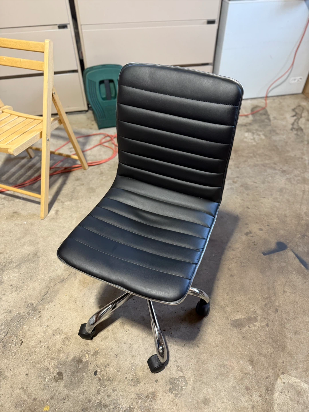 Black Ribbed Office Chair - photo 5