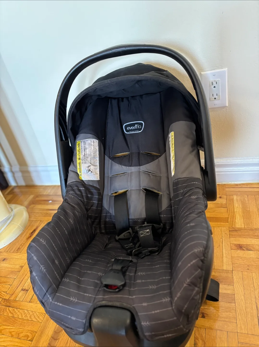 Evenflo Infant Car Seat and base thumbnail