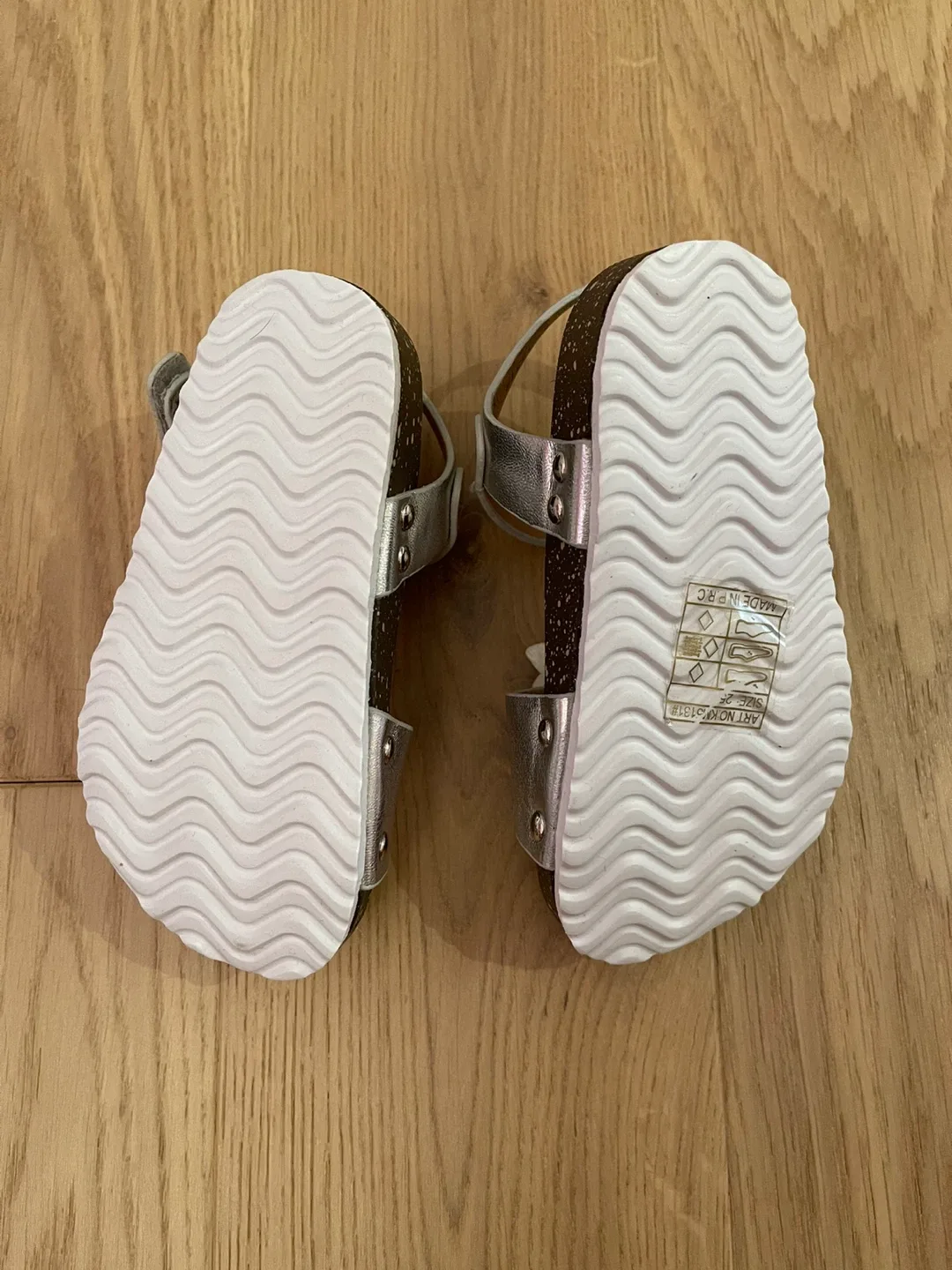 Toddler Butterfly Silver Sandals - Size 25 (Approx US 8) image indicator(2)