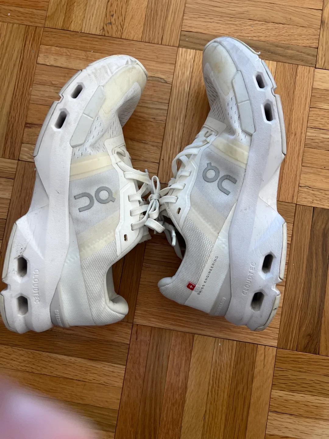 On Cloud White Running Shoes - US W8 / EU 39 image indicator(2)