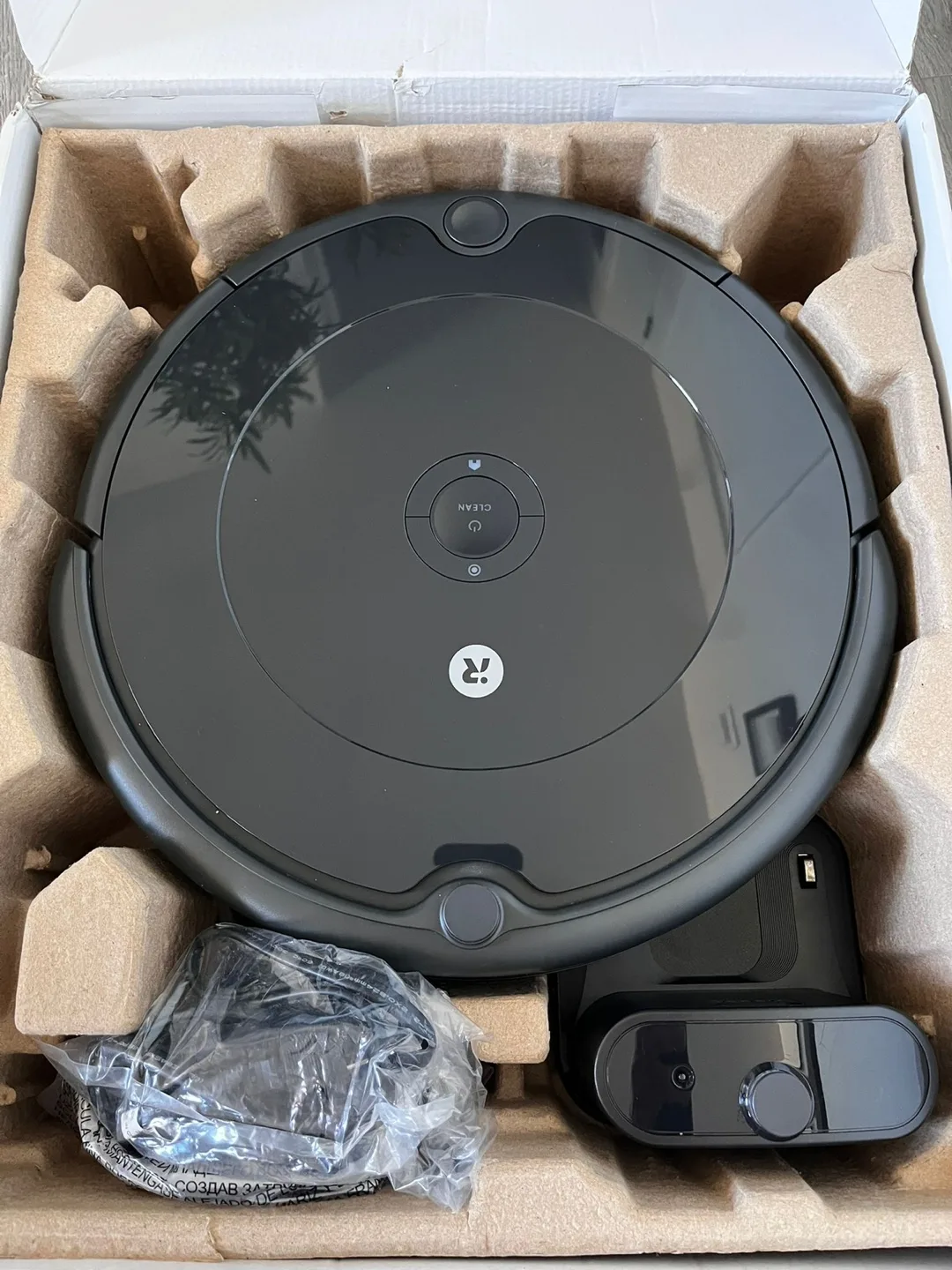 iRobot Roomba 694 Robot Vacuum - New in Box! image indicator(2)