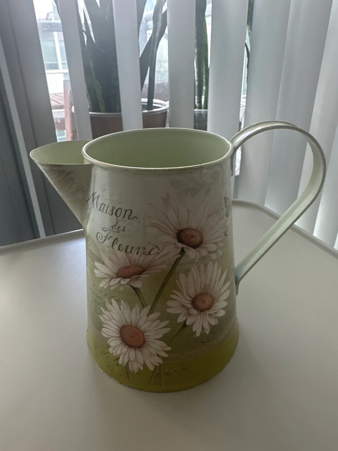 Maison des Fleurs Decorative Pitcher/watering can image indicator(4)