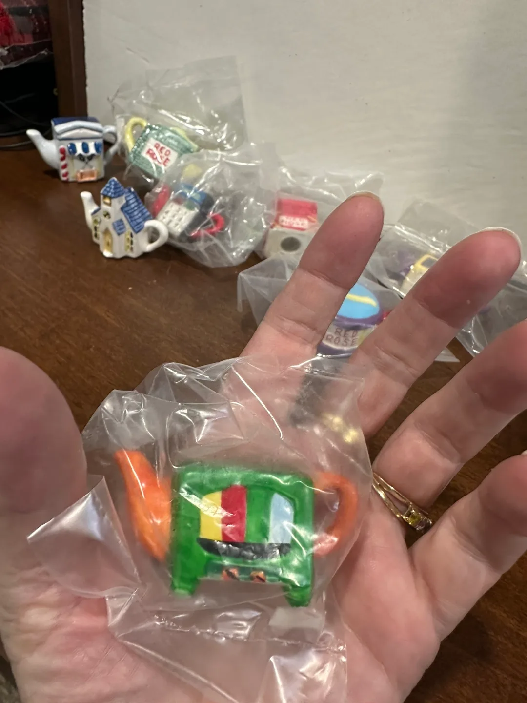 Red Rose Tea Miniature Teapot Figurines image indicator(7)