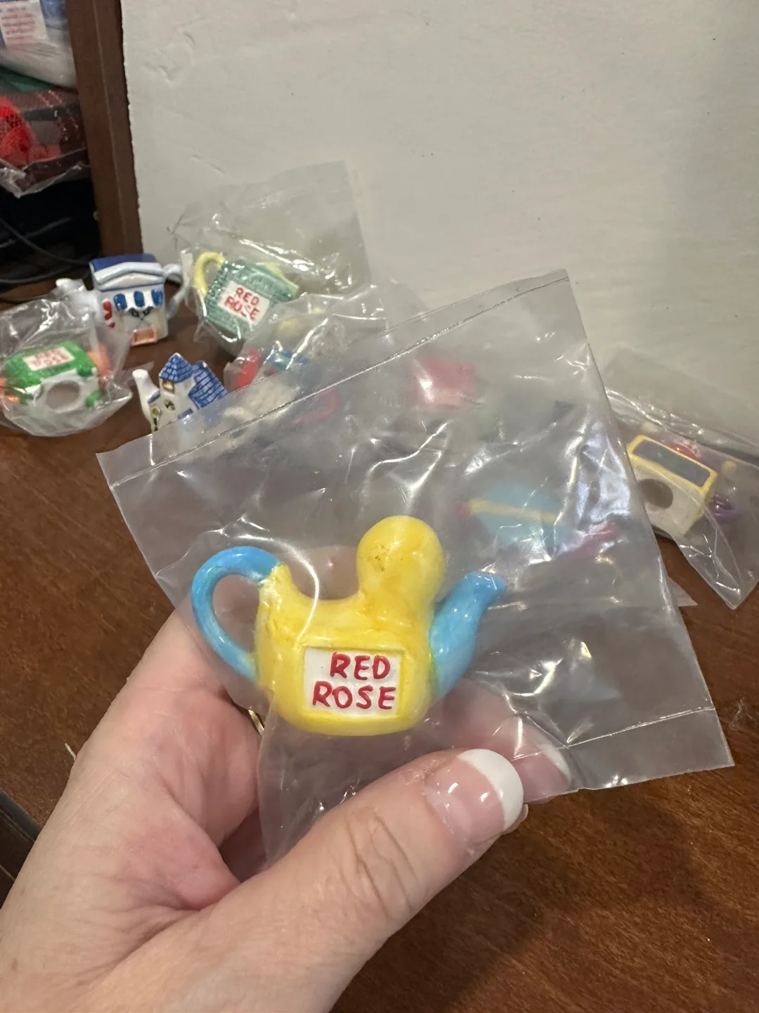 Red Rose Tea Miniature Teapot Figurines image indicator(9)