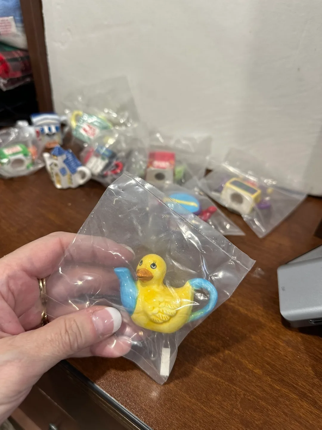 Red Rose Tea Miniature Teapot Figurines image indicator(8)