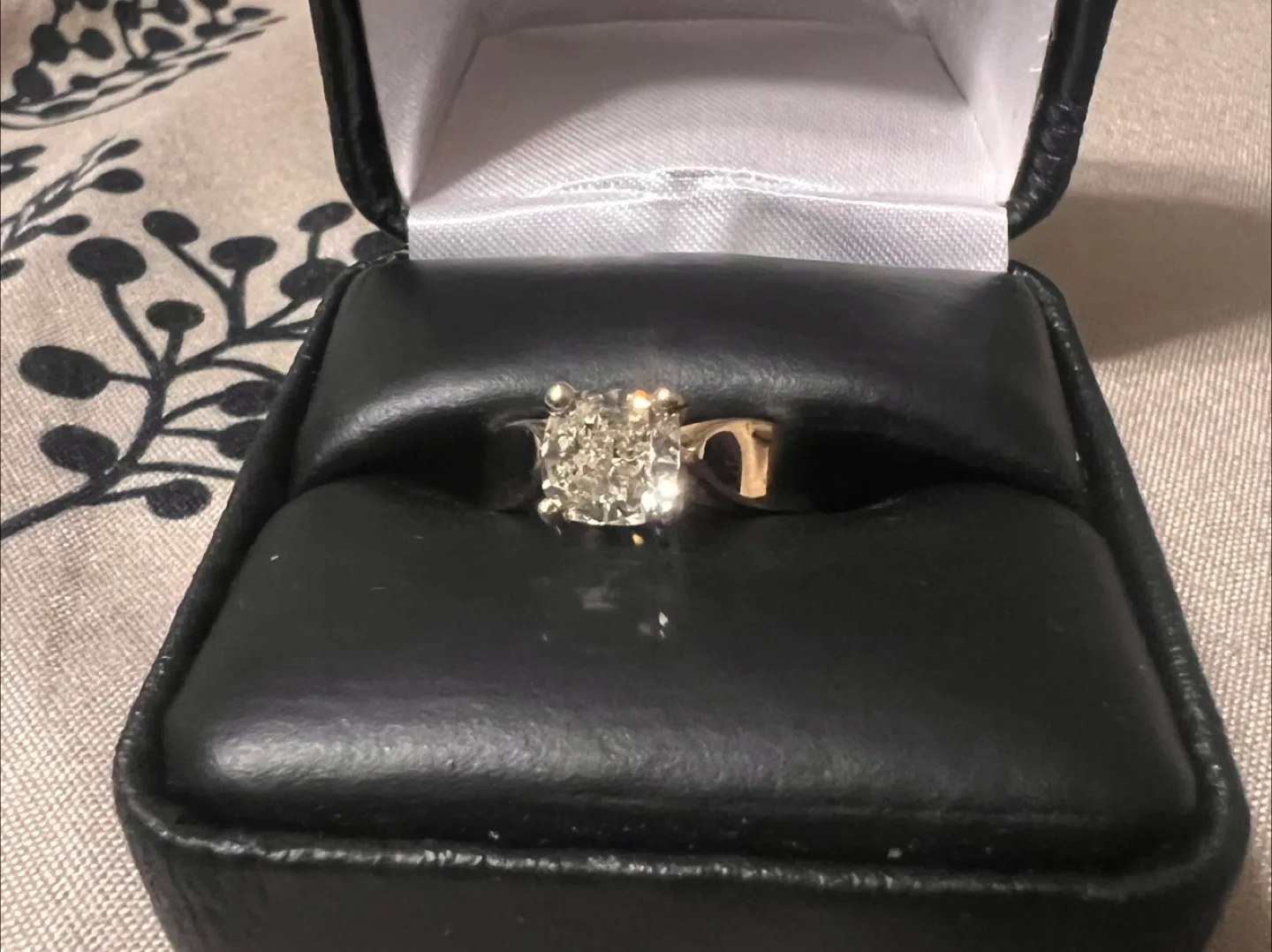 Ladies 14kt Yellow Gold Diamond Ring image indicator(3)