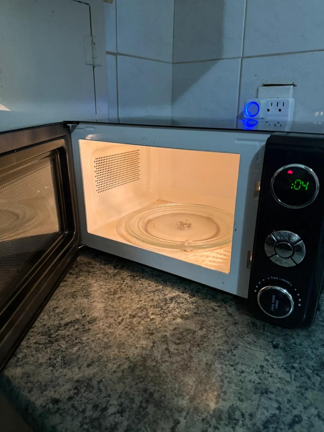 Galanz Retro Microwave Oven - Black image indicator(2)