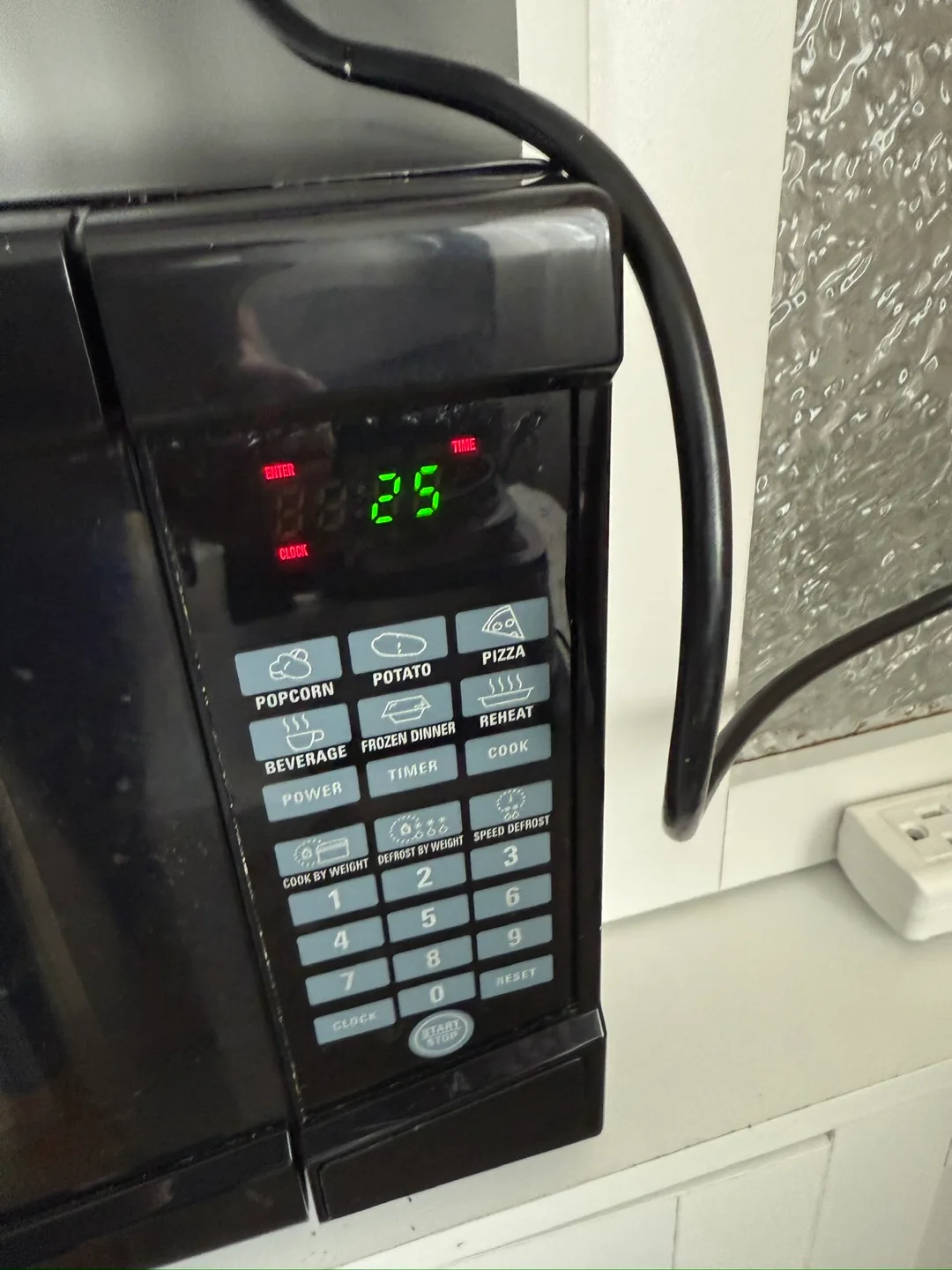 🧡Urgent move out sale!!!!!!! RCA Microwave - Black image indicator(3)