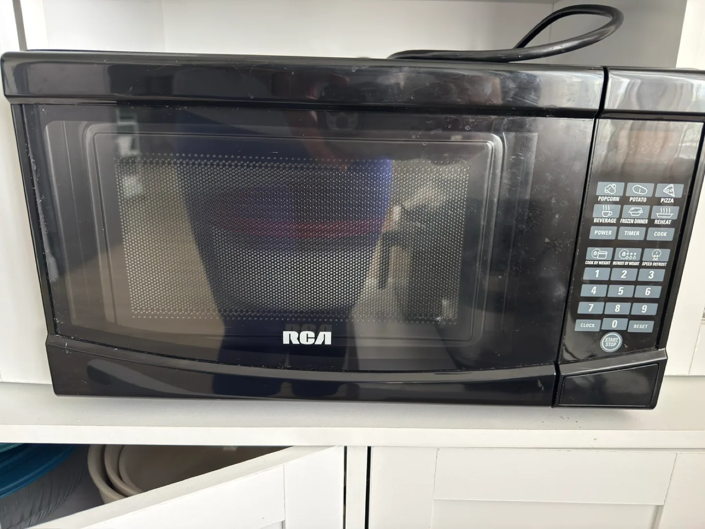 🧡Urgent move out sale!!!!!!! RCA Microwave - Black image indicator(2)