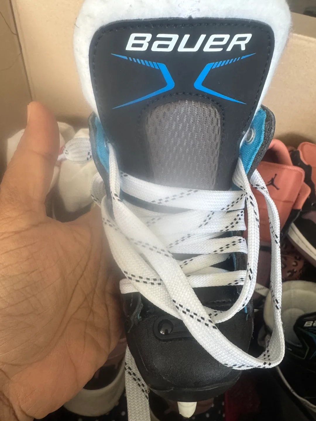 Bauer Ice Skates - Youth Size Y6 image indicator(3)