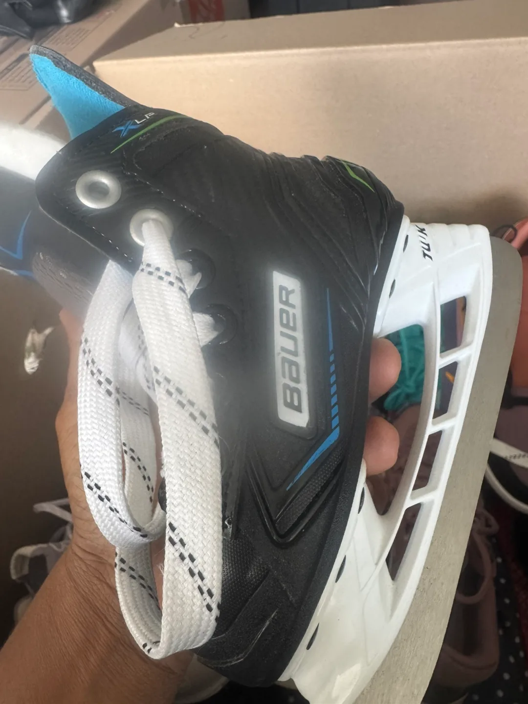 Bauer Ice Skates - Youth Size Y6 image indicator(2)