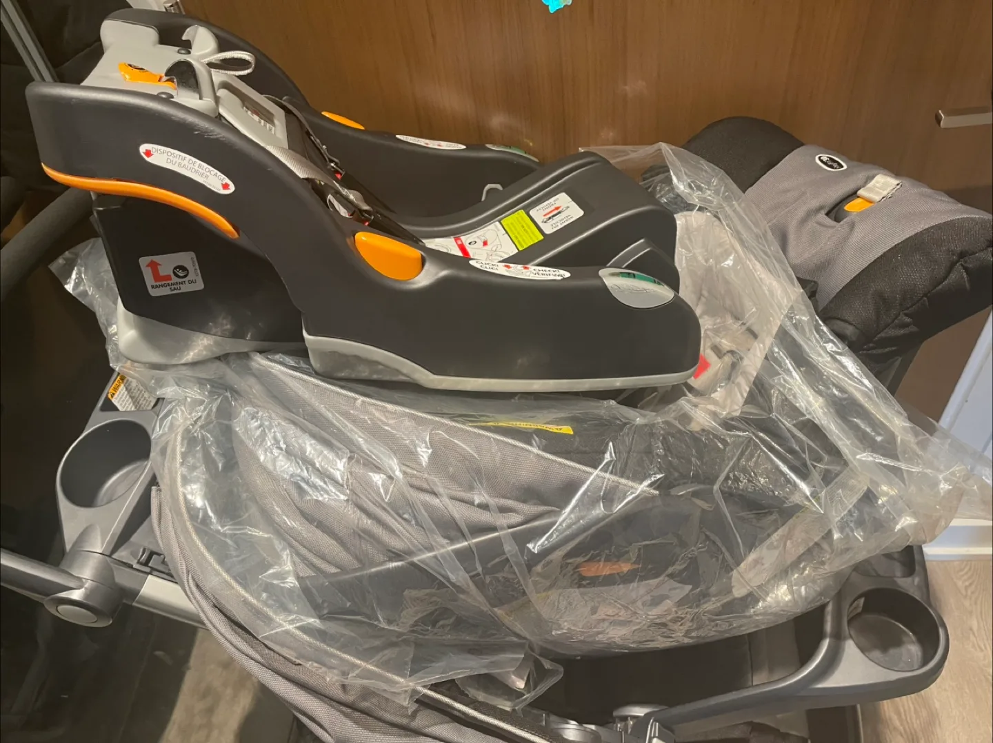 Chicco KeyFit 30 Infant Car Seat & Bravo Stroller thumbnail