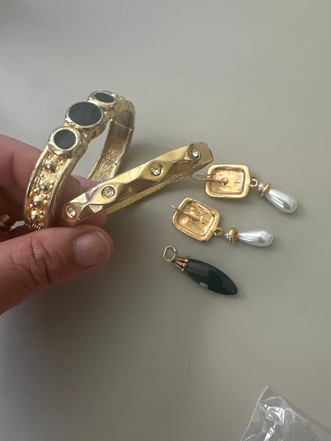 Gold Tone 2 Bracelet, Earrings & Pendant Set image indicator(3)