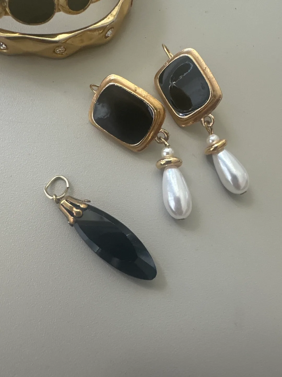 Gold Tone 2 Bracelet, Earrings & Pendant Set image indicator(2)