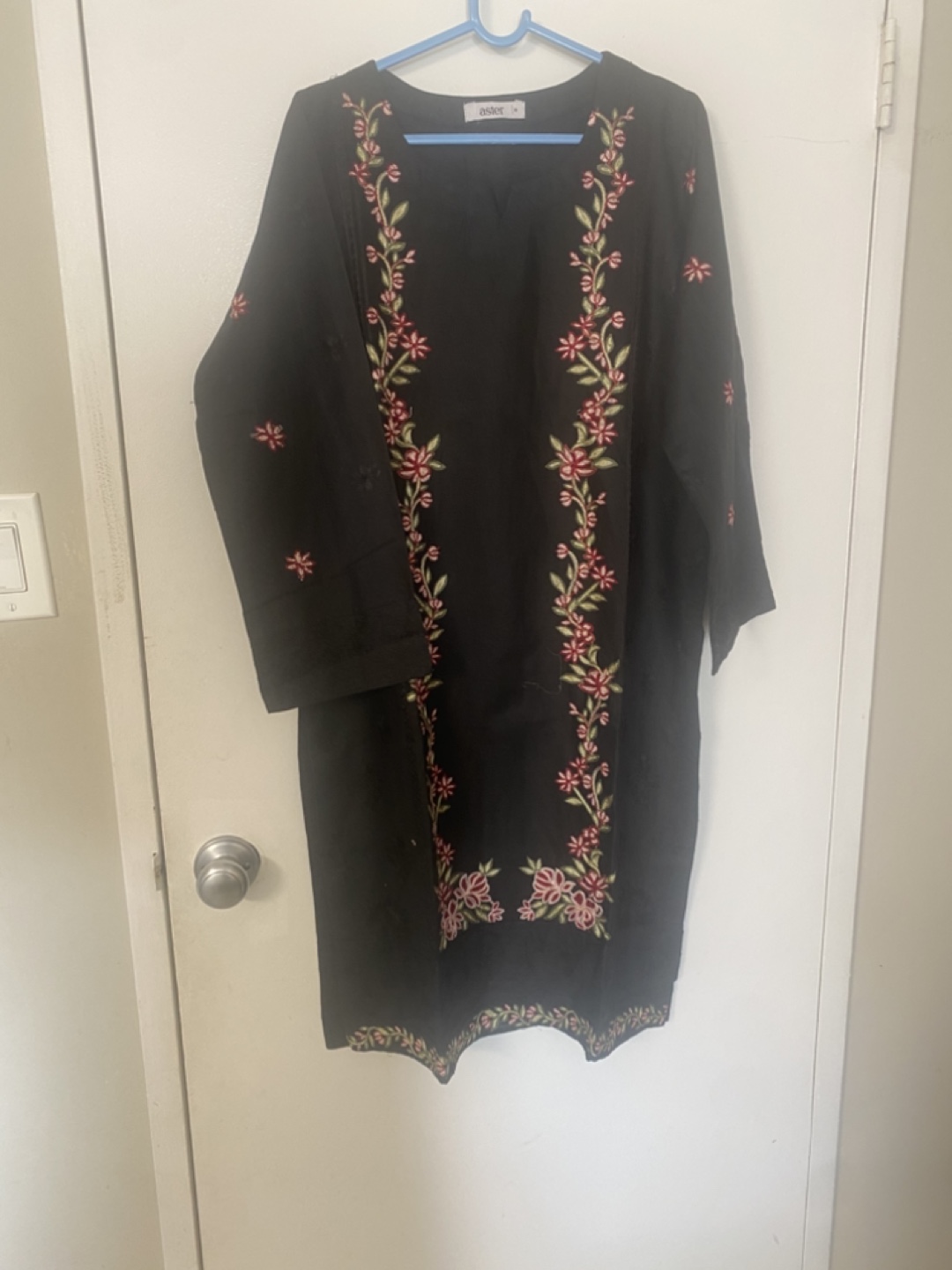 Brand new 2 piece Black Embroidered Kurta Set - photo 5
