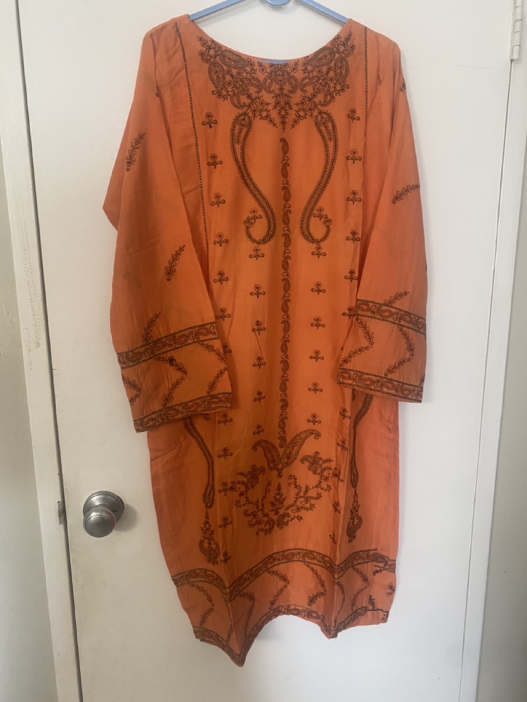 Brand new 2 piece embroidered kurta and pant set - photo 3