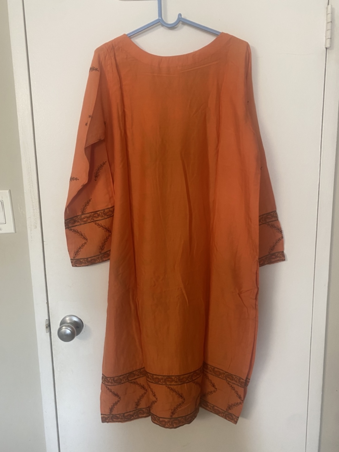 Brand new 2 piece embroidered kurta and pant set - photo 4
