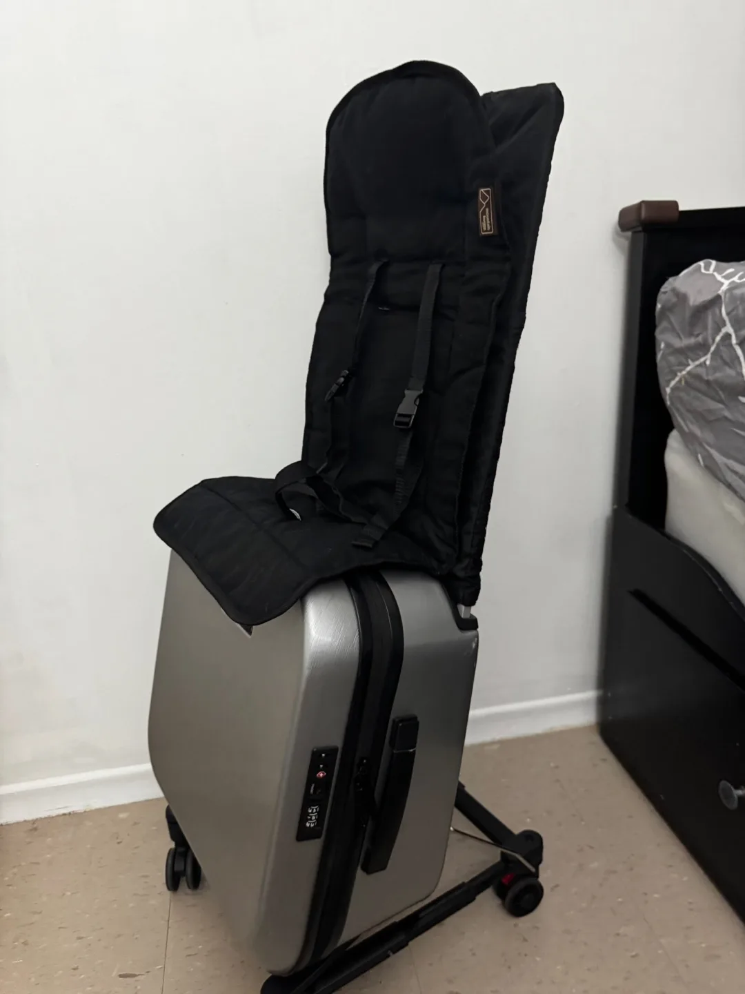 Mountain Buggy Bagrider Suitcase - Silver image indicator(8)