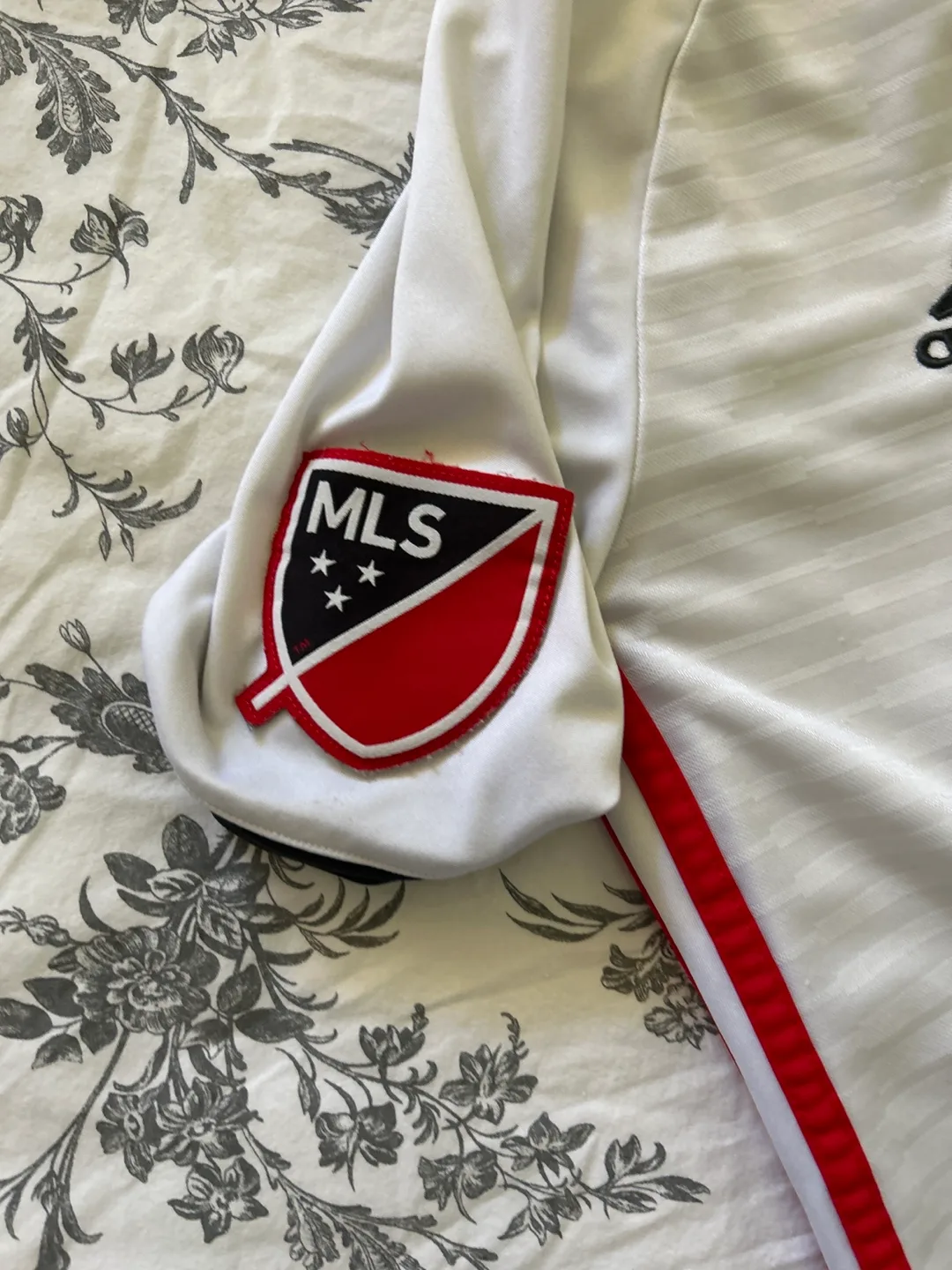 Adidas Toronto FC Jersey - Size L for kids image indicator(2)