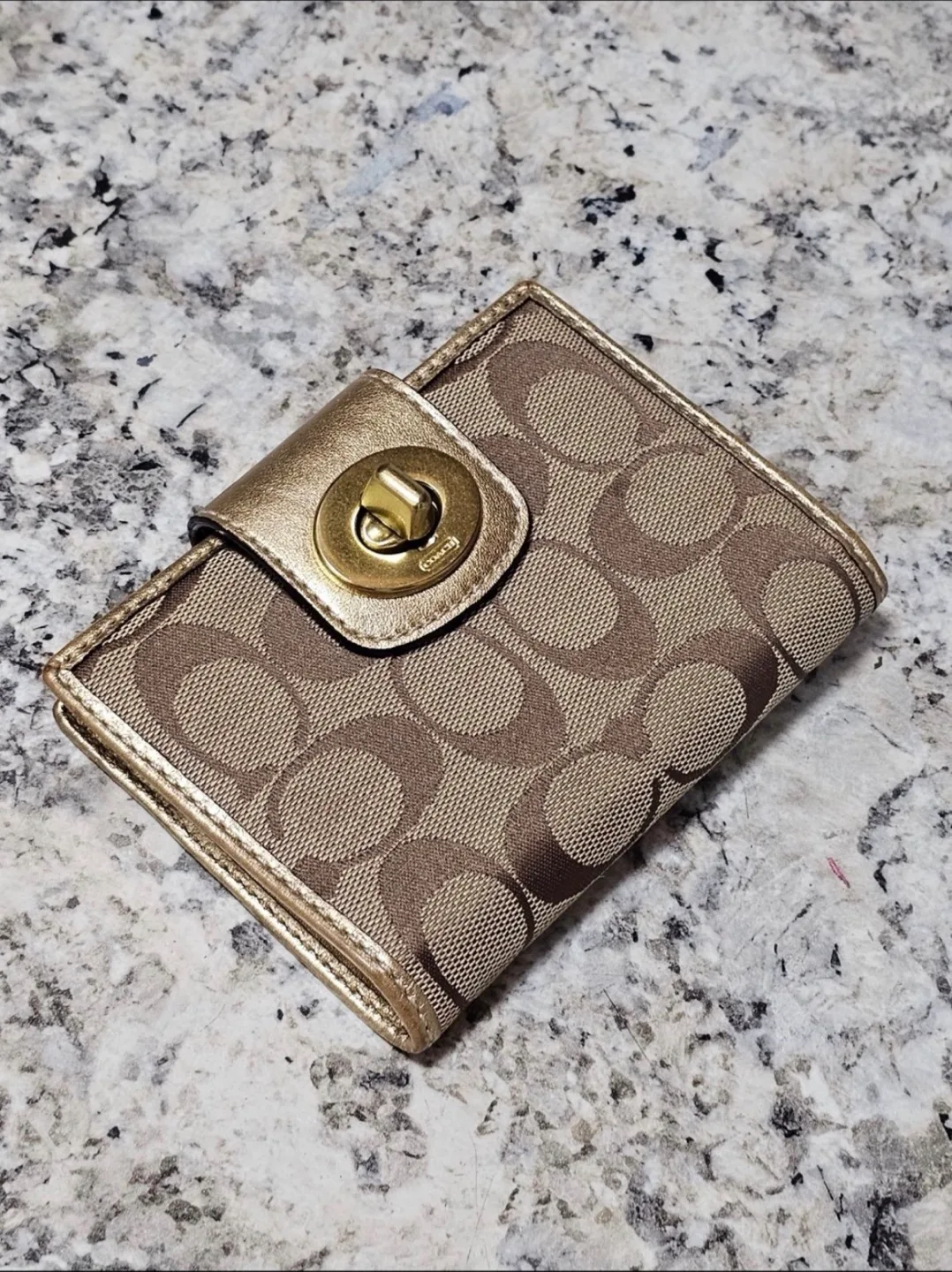 Coach Signature Turnlock Wallet image indicator(5)