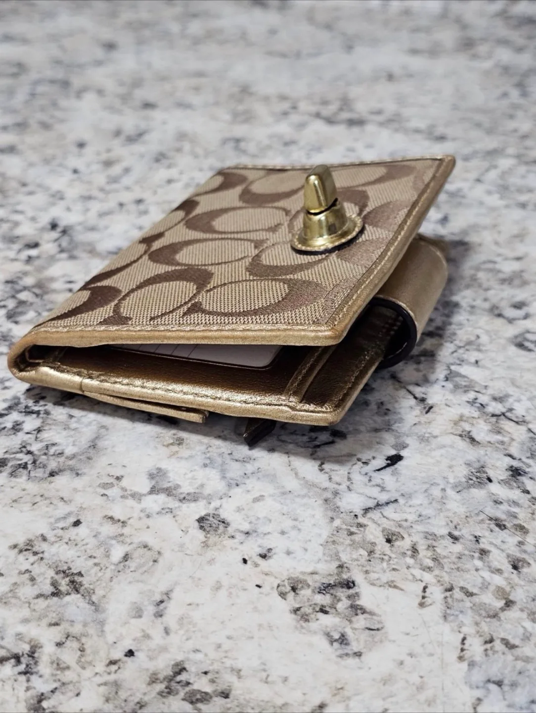 Coach Signature Turnlock Wallet image indicator(3)