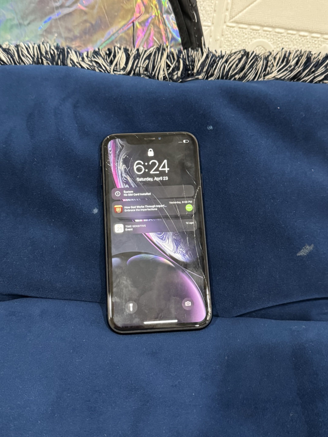 Cracked iPhone XR - photo 2