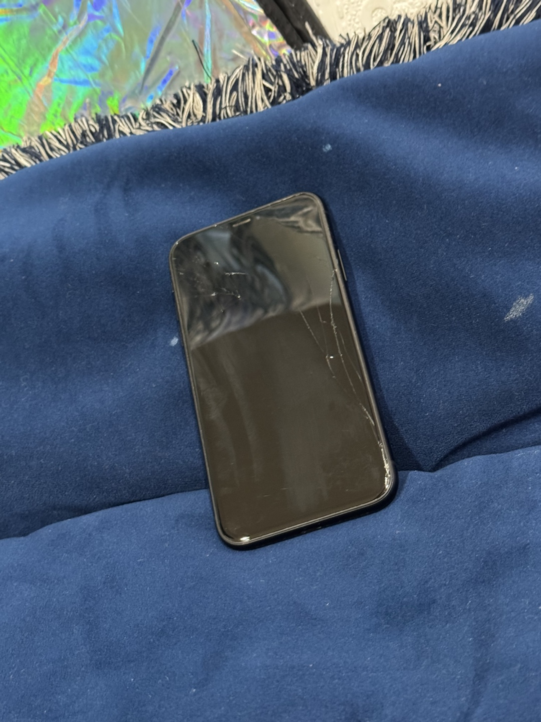 Cracked iPhone XR - photo 5