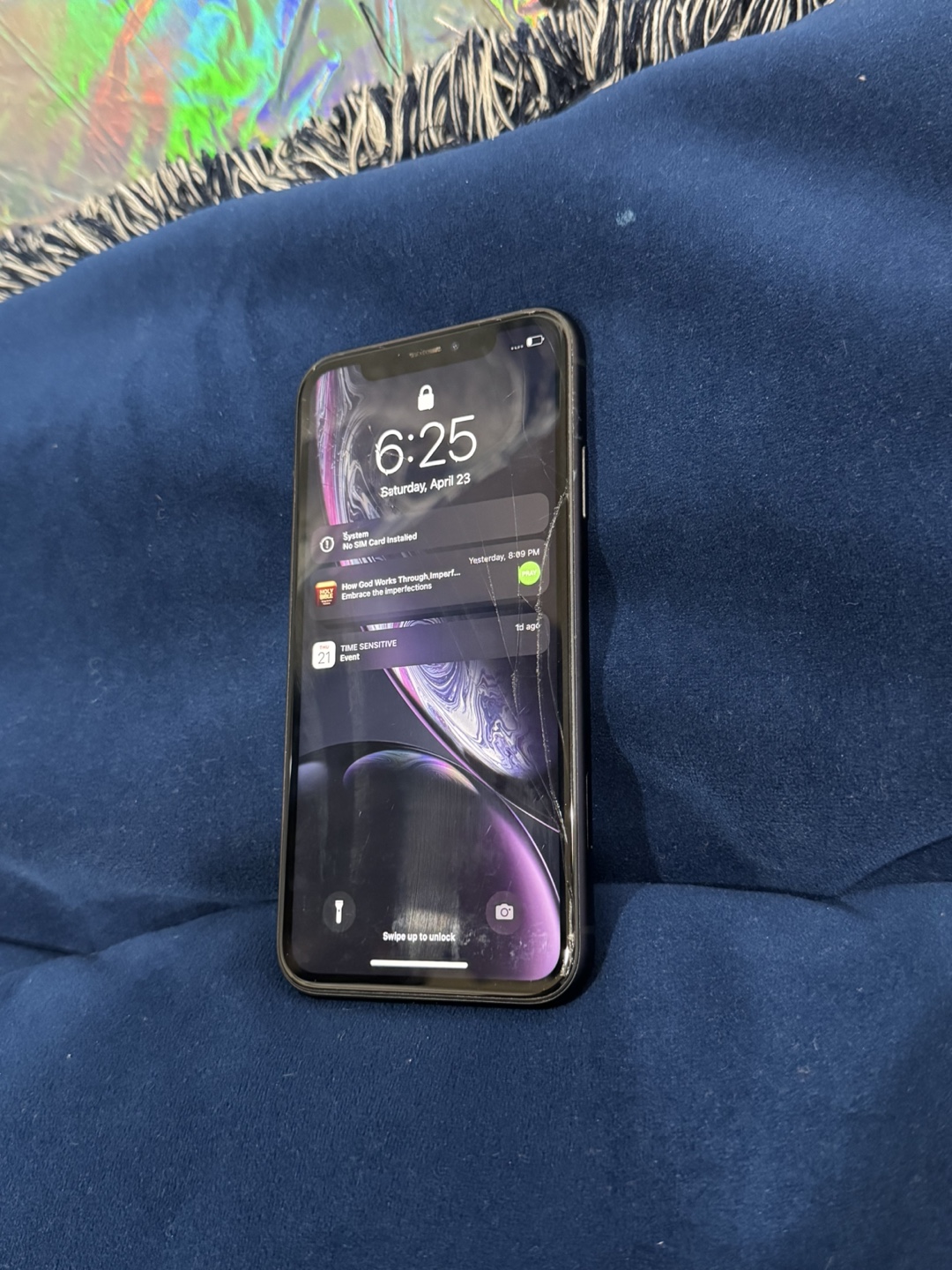 Cracked iPhone XR - photo 3