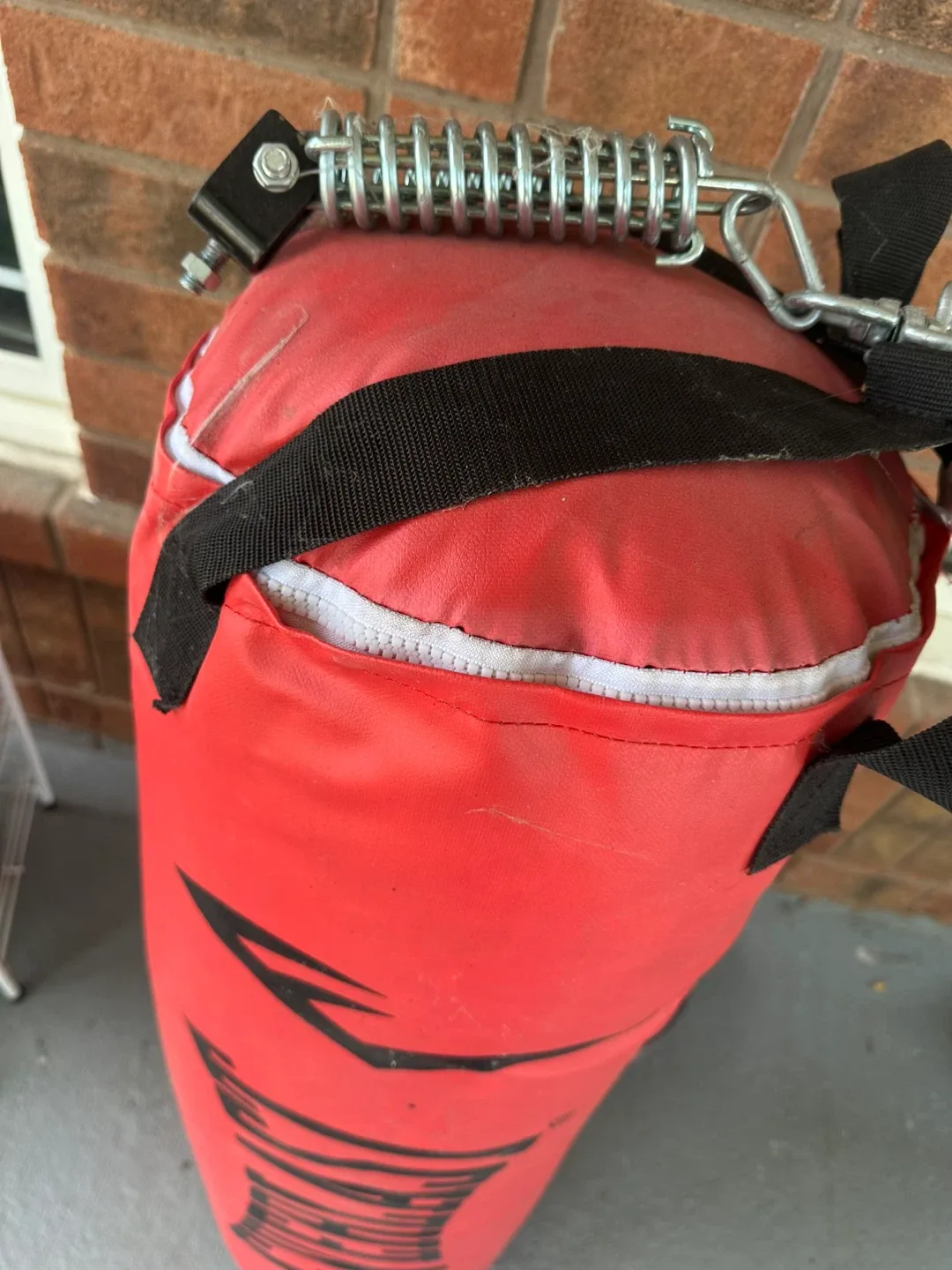 Everlast Red Heavy Punching Bag – Excellent Condition 🥊 image indicator(2)