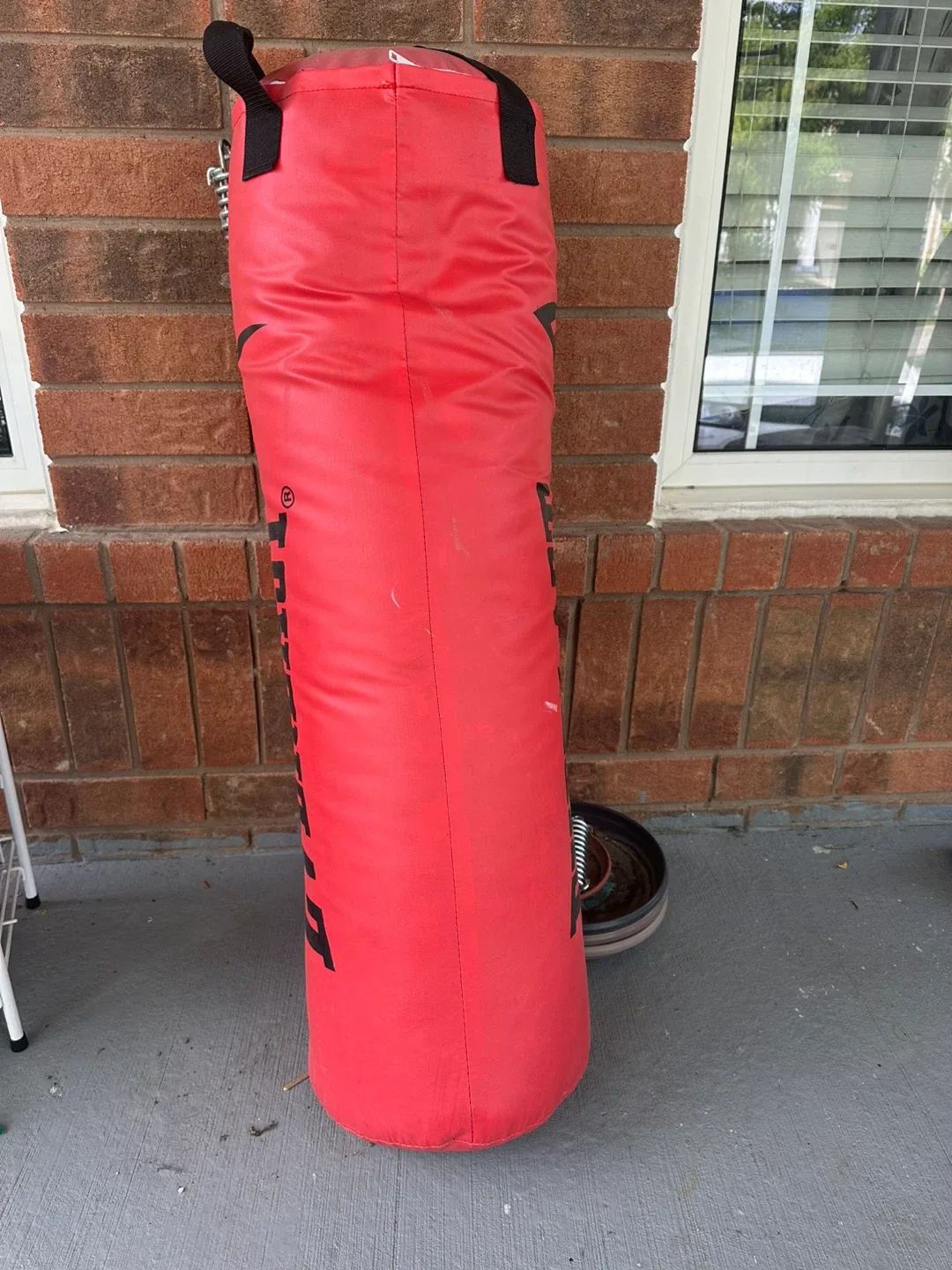 Everlast Red Heavy Punching Bag – Excellent Condition 🥊 image indicator(3)