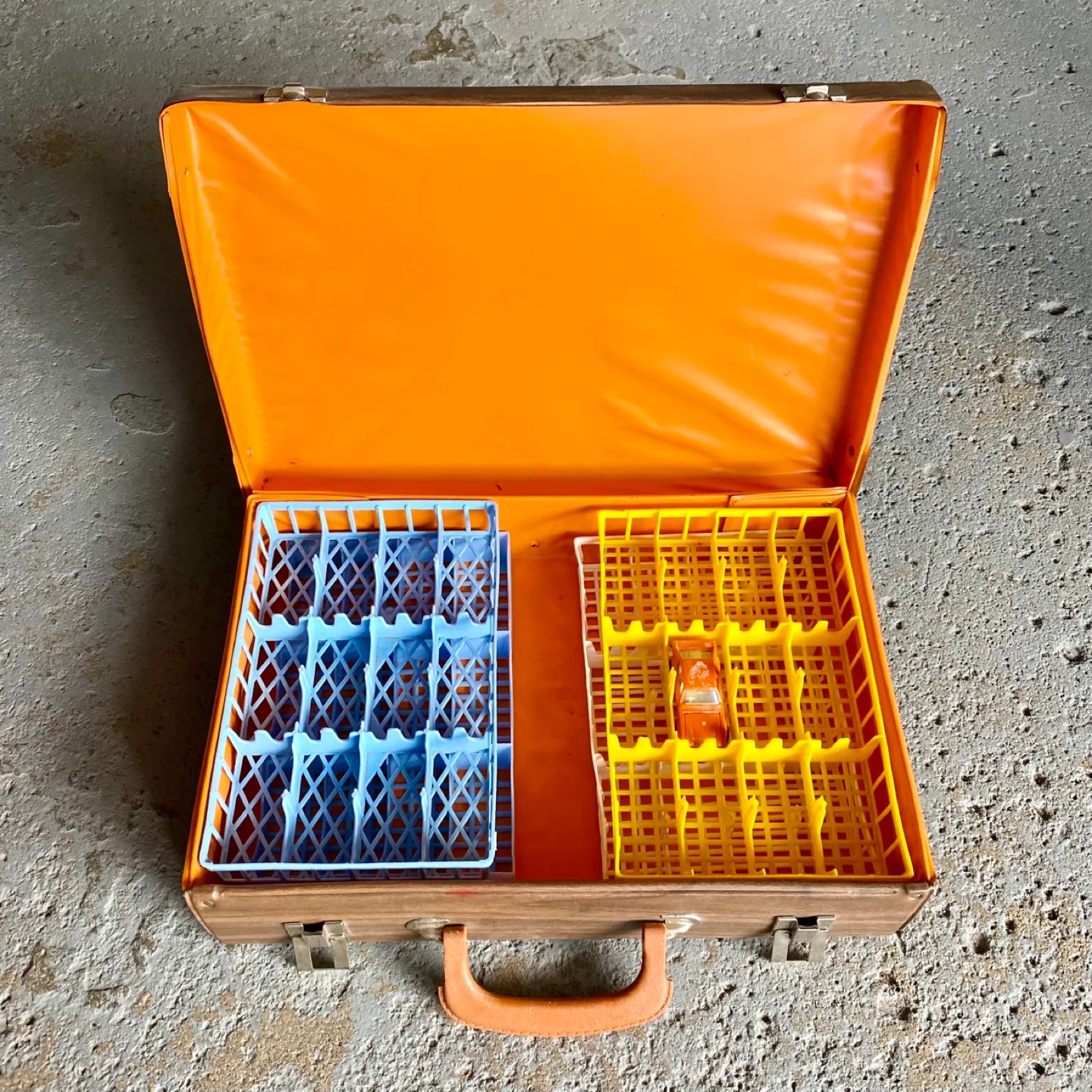 Vintage Toy Car Storage Suitcase image indicator(2)