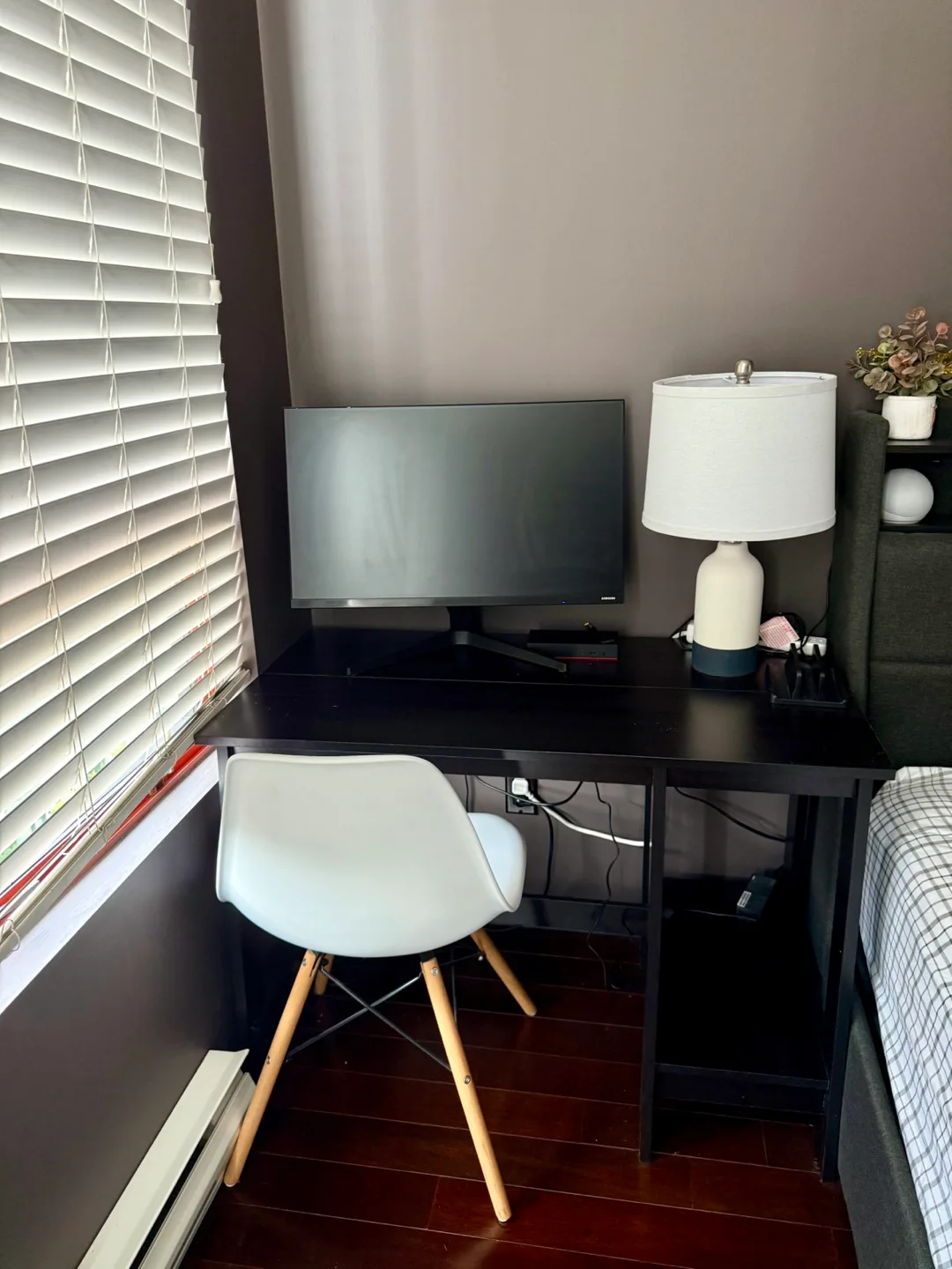 Dark Brown Desk (40x20x28 inches)