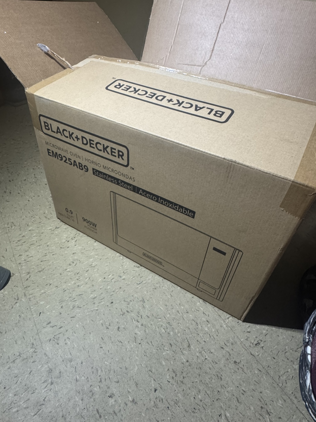 New Black+Decker EM925AB9 Microwave Oven - 0.9 cu ft