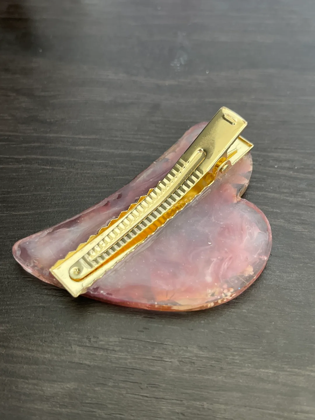 Heart-shaped Resin Hair Clip image indicator(2)