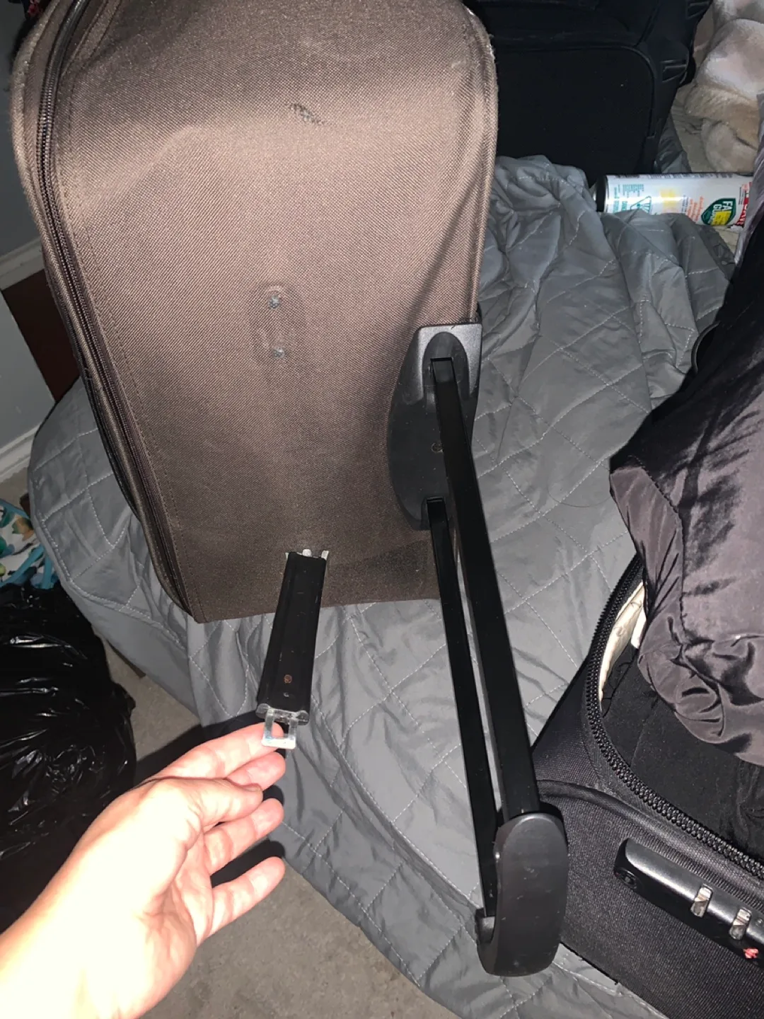 Suitcase - Damaged image indicator(2)