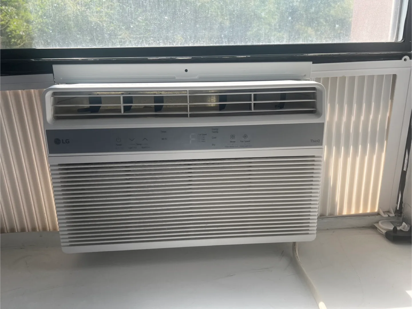 LG Window Air Conditioner - White thumbnail