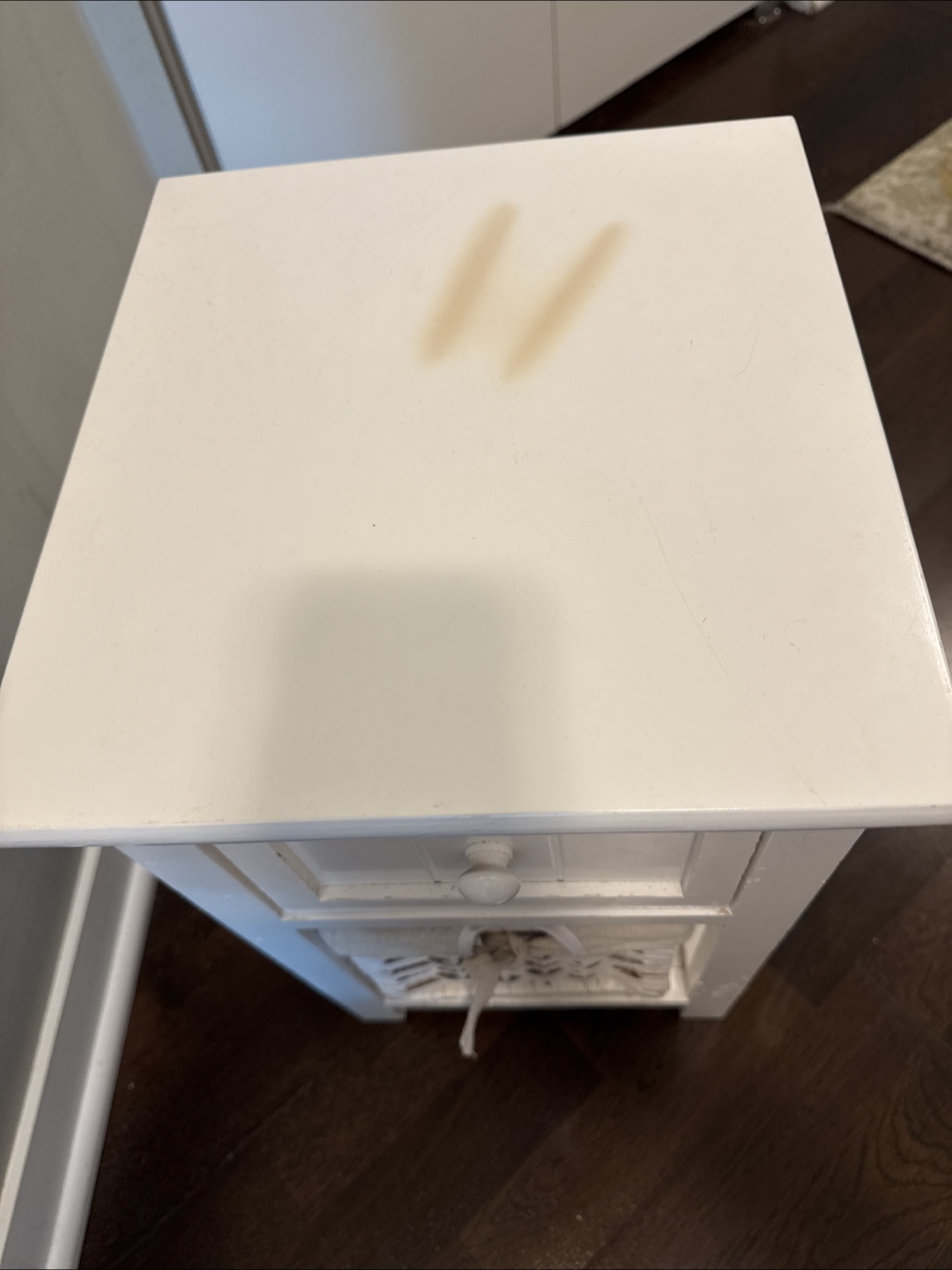 White Side Table with Wicker Basket - photo 2