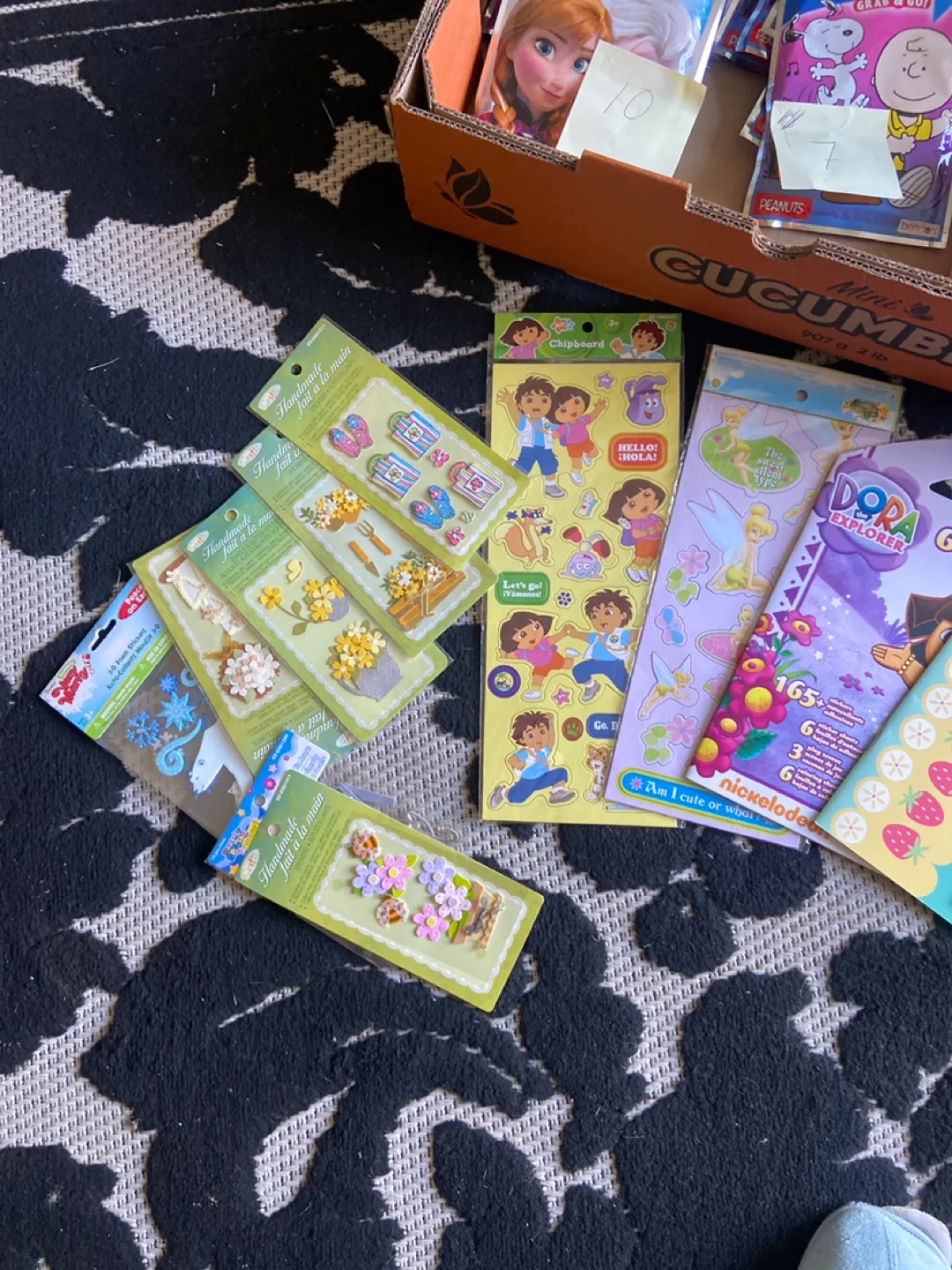 Party Kids Stickers - Frozen, Dora, Peanuts image indicator(6)