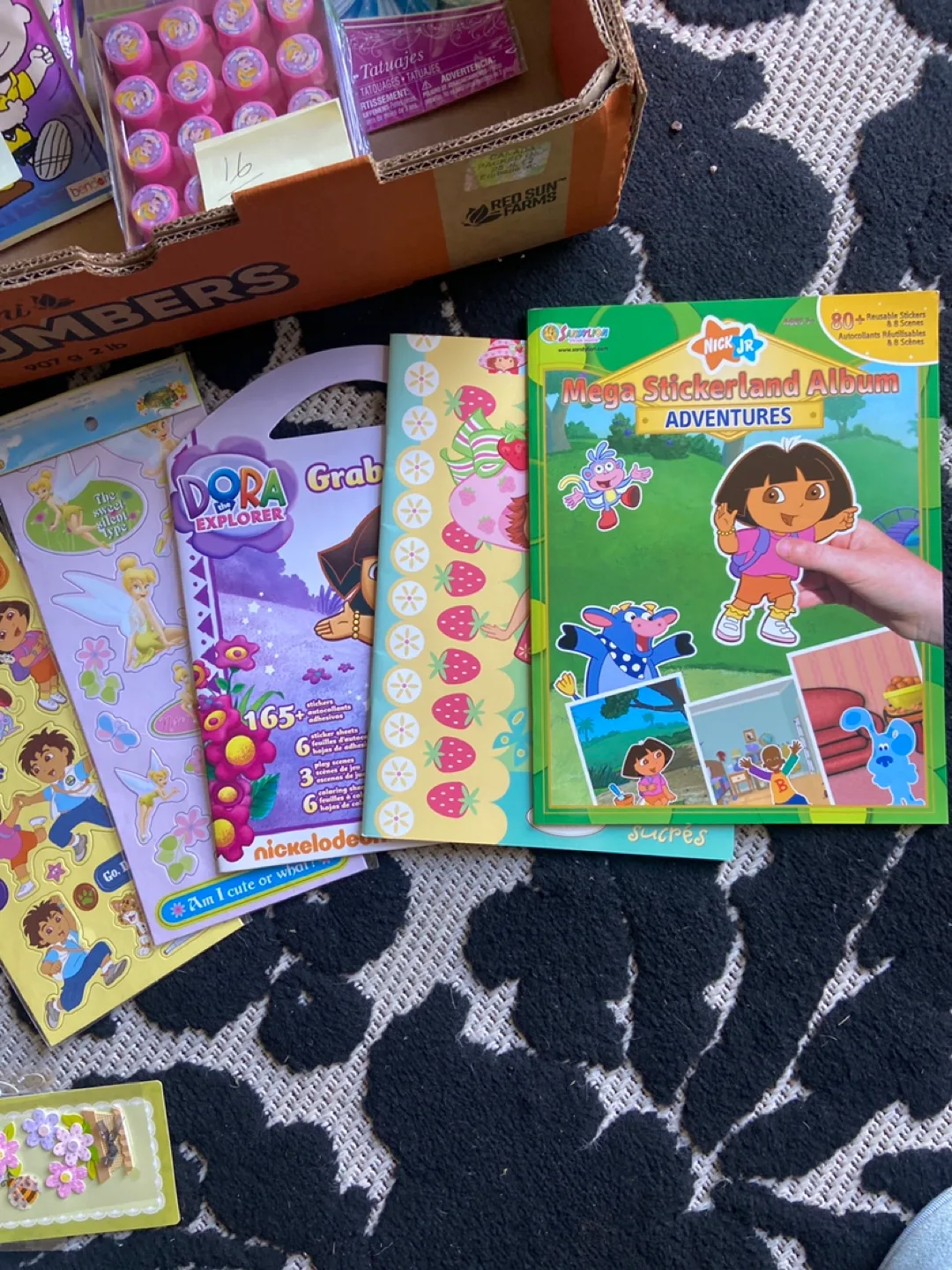 Party Kids Stickers - Frozen, Dora, Peanuts image indicator(5)