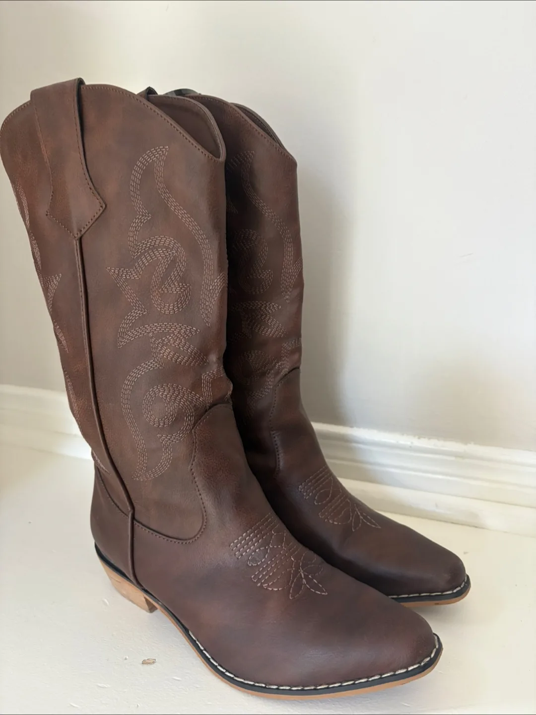 Dream Pairs Brown Cowboy Boots - Ladies Size 5.5 image indicator(3)